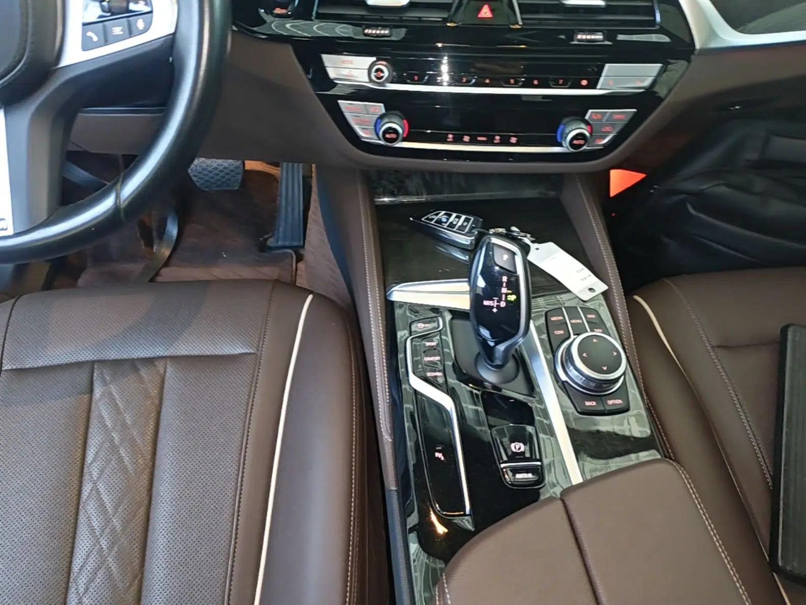 BMW 5 Series 2022 Restyled 525Li M Sport Package — миниатюра 21
