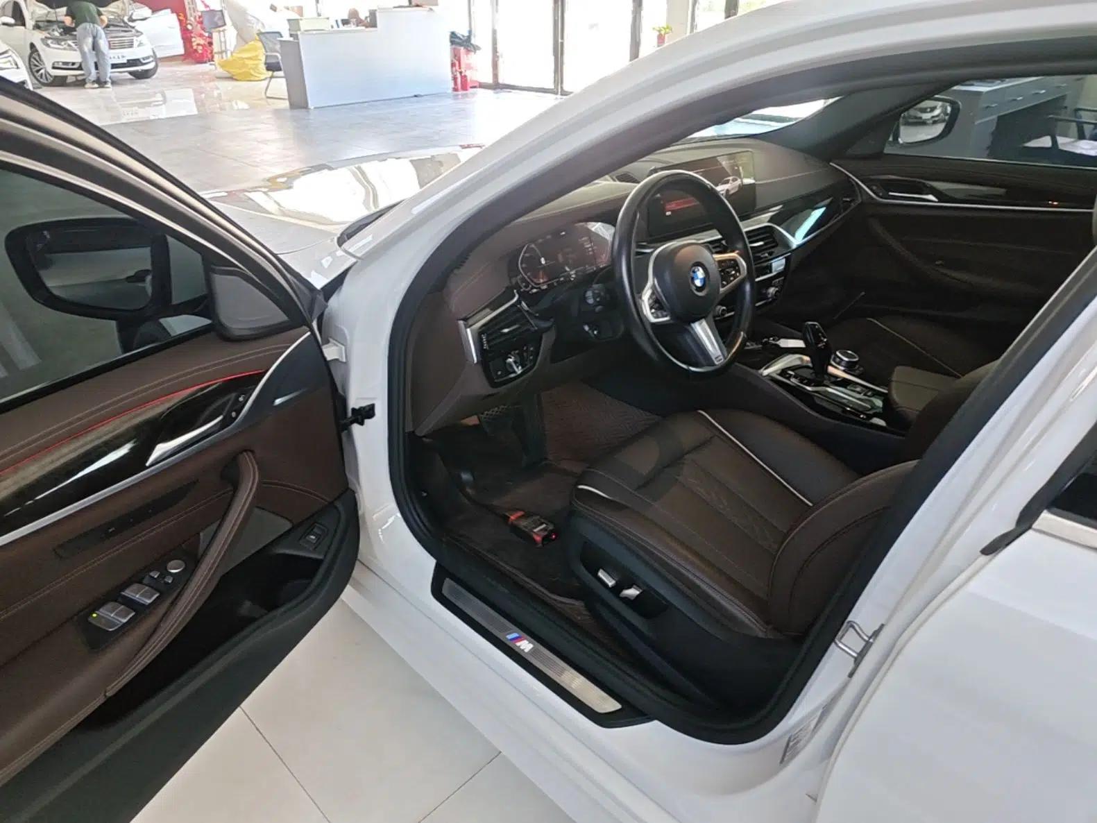 BMW 5 Series 2022 Restyled 525Li M Sport Package — миниатюра 23