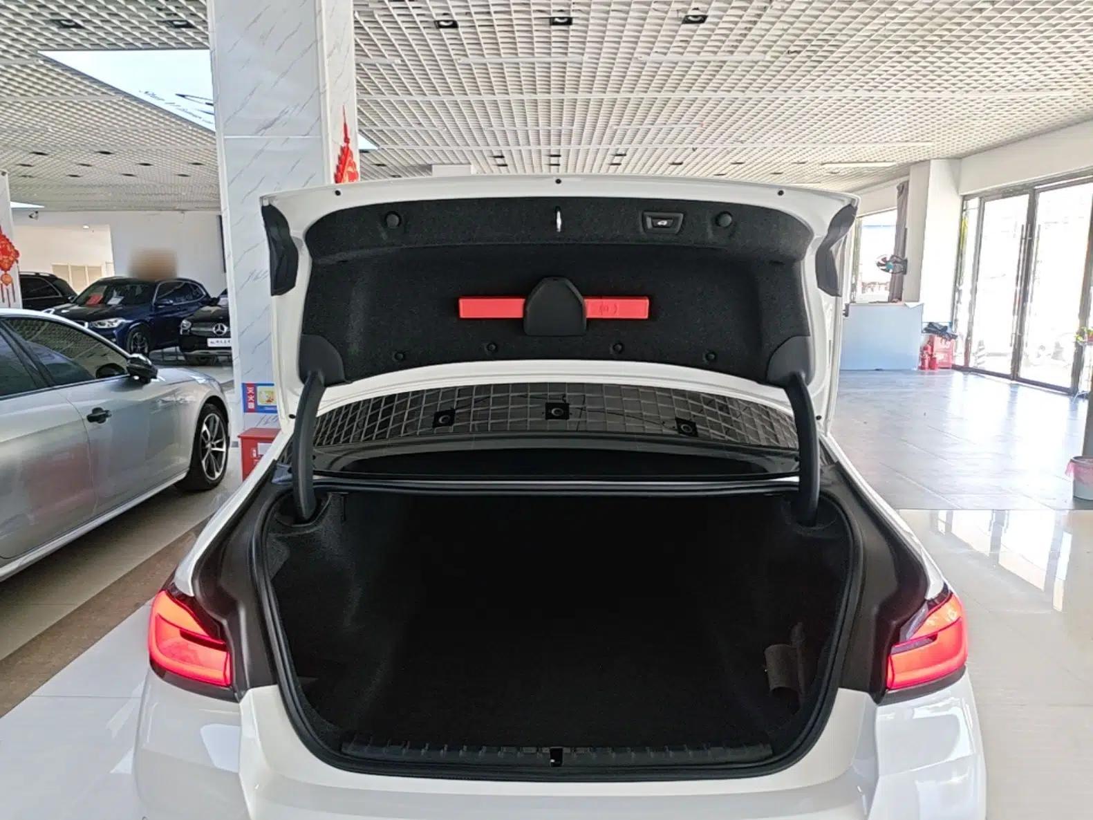BMW 5 Series 2022 Restyled 525Li M Sport Package — миниатюра 27