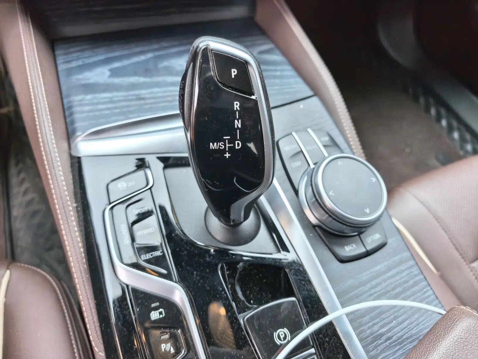 BMW 5 Series New Energy 2022 Updated Version 535Le Luxury Package — миниатюра 14