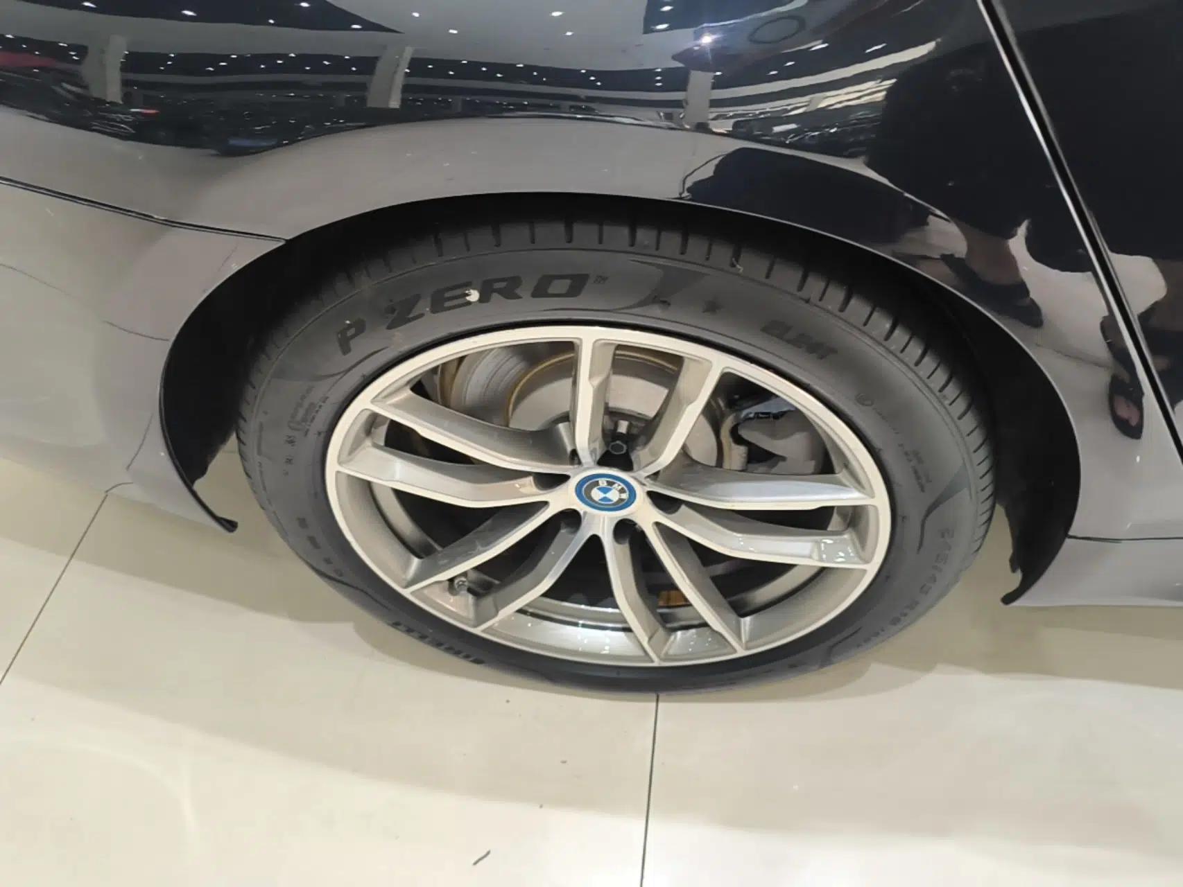 BMW 5 Series New Energy 2022 Second Facelift 535Le M Sport Package — миниатюра 11