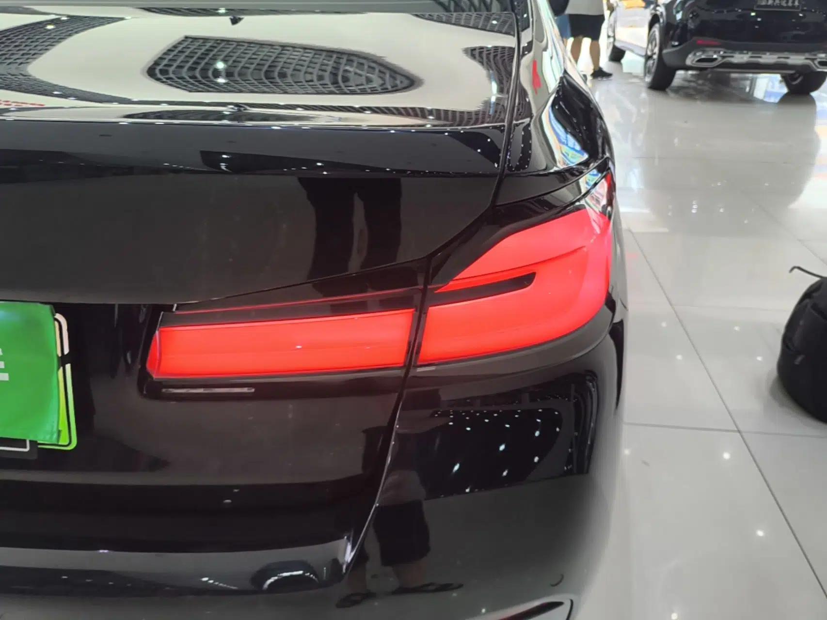 BMW 5 Series New Energy 2022 Second Facelift 535Le M Sport Package — миниатюра 9