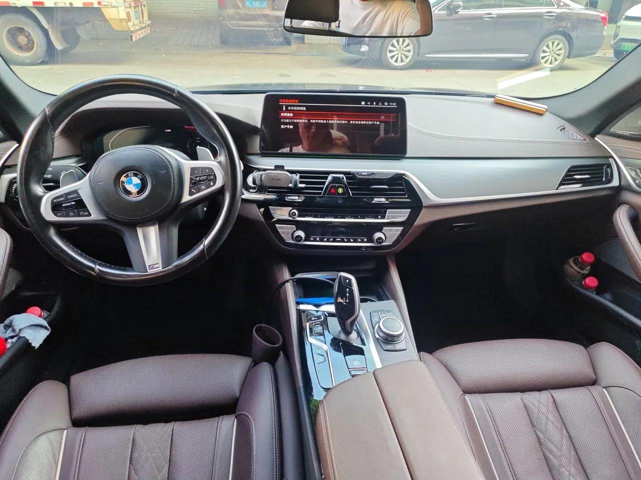 BMW 5 Series 2022 Second Facelift 530Li Luxury Version M Sport Package — миниатюра 9