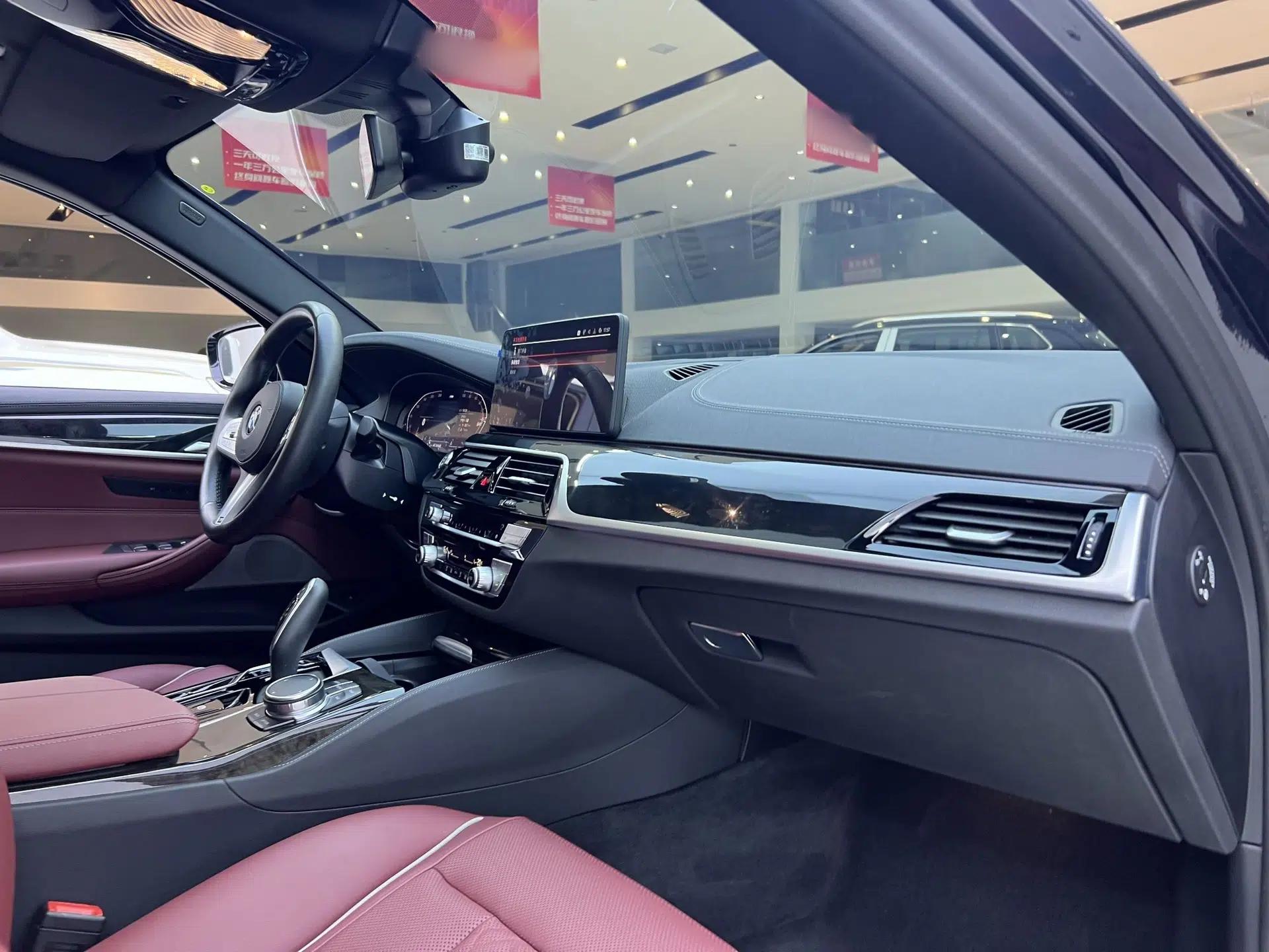 BMW 5 Series 2022 Second Facelift 525Li M Sport Package — миниатюра 16