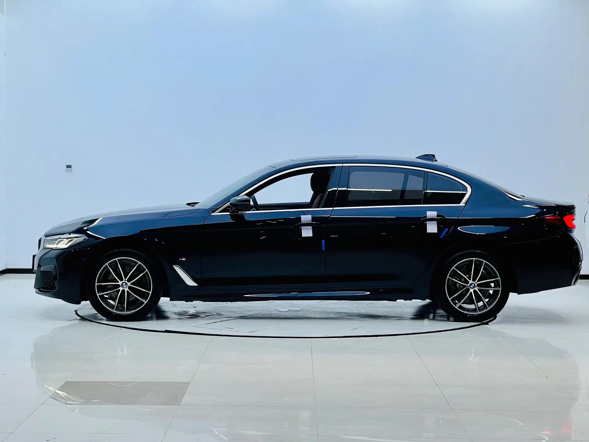 BMW 5 Series 2022 Second Facelift 525Li M Sport Package — миниатюра 3