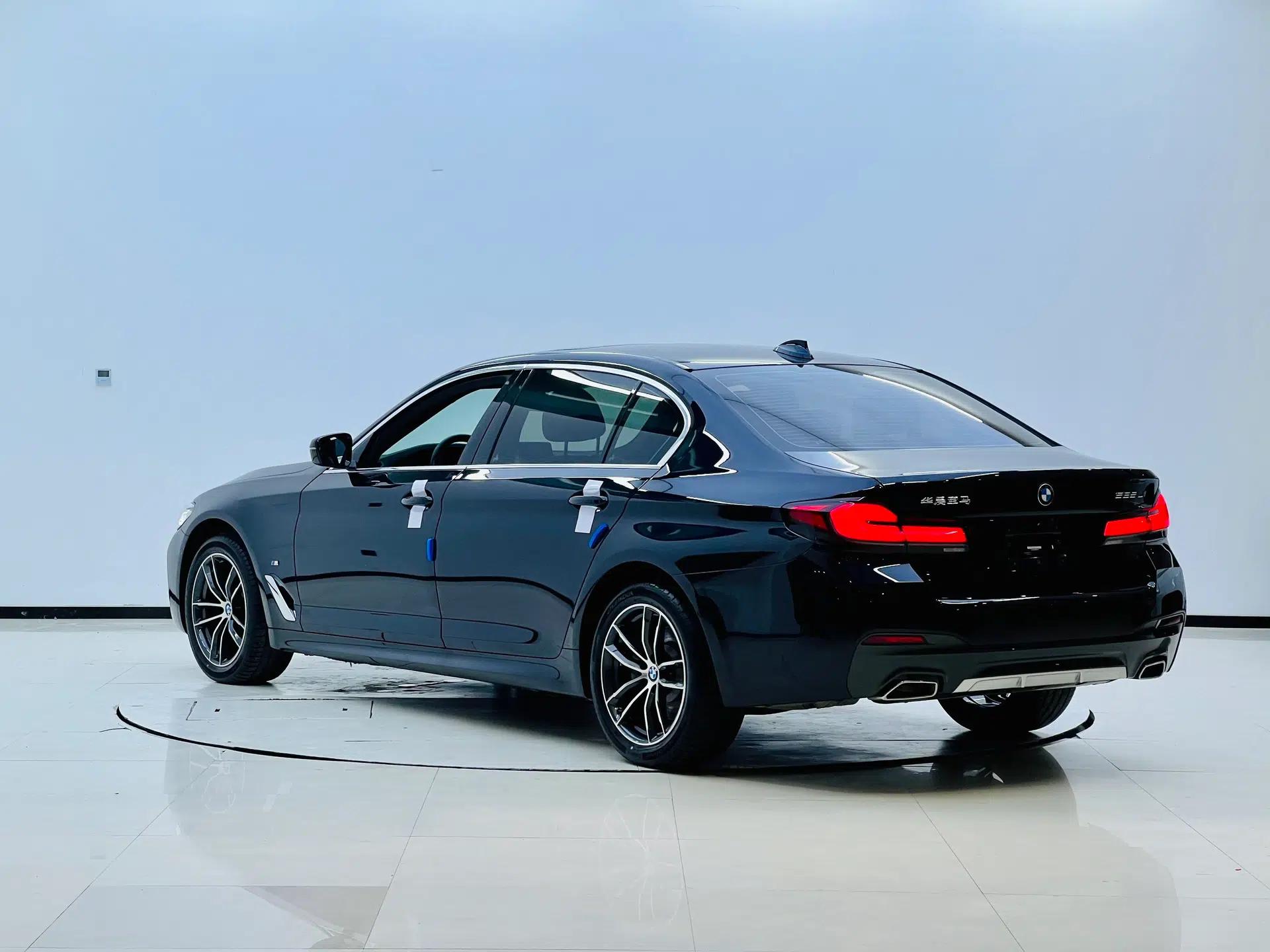 BMW 5 Series 2022 Second Facelift 525Li M Sport Package — миниатюра 4