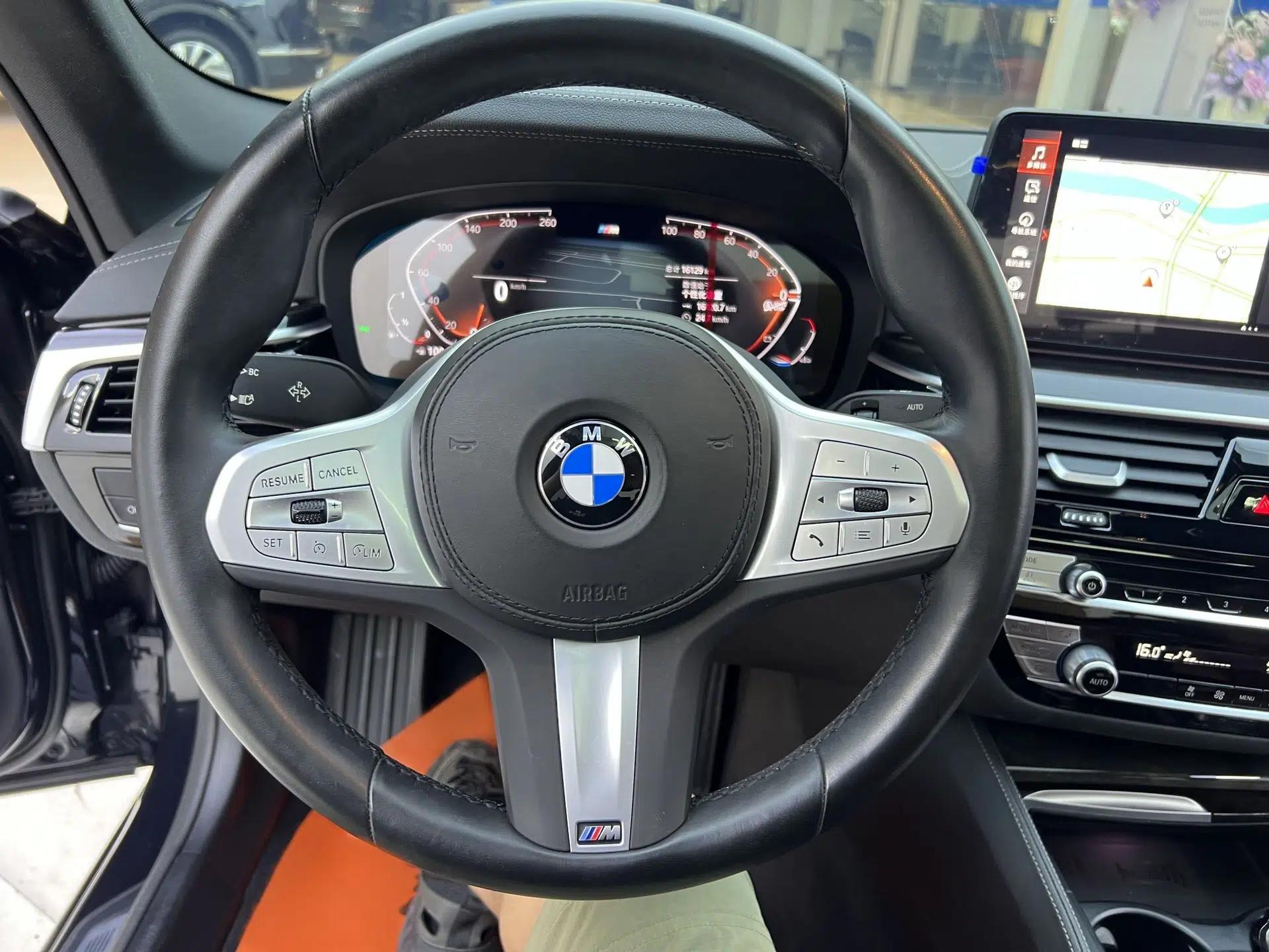 BMW 5 Series 2022 Second Facelift 525Li M Sport Package — миниатюра 9