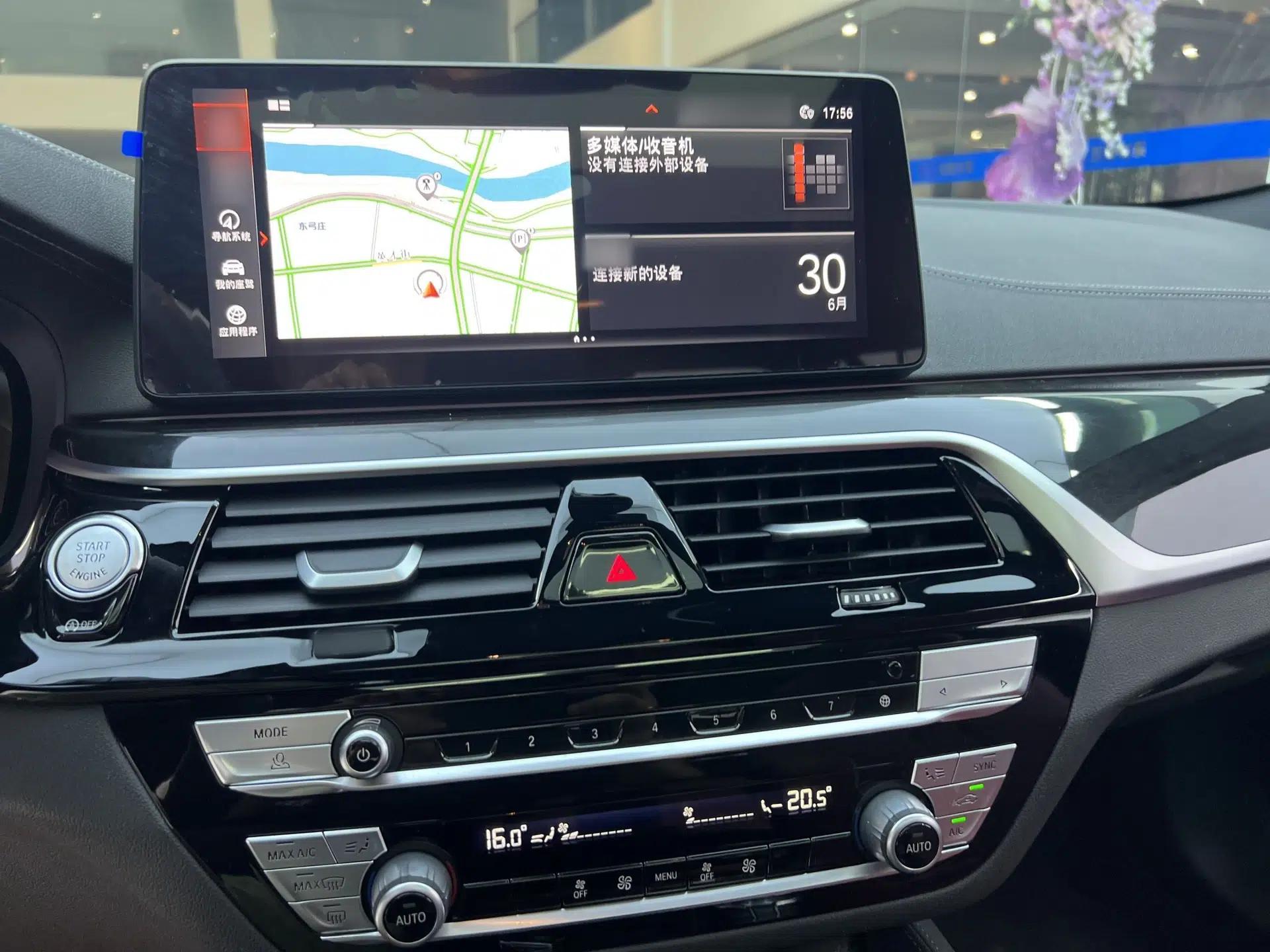 BMW 5 Series 2022 Second Facelift 525Li M Sport Package — миниатюра 10