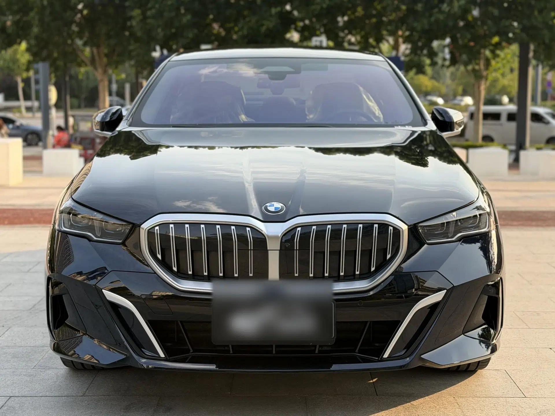 BMW 5 Series 2024 530Li Luxury Edition M Sport Package — миниатюра 3
