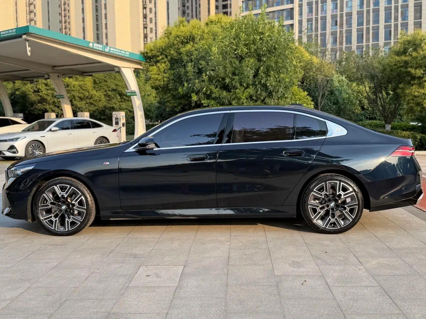 BMW 5 Series 2024 530Li Luxury Edition M Sport Package — миниатюра 4
