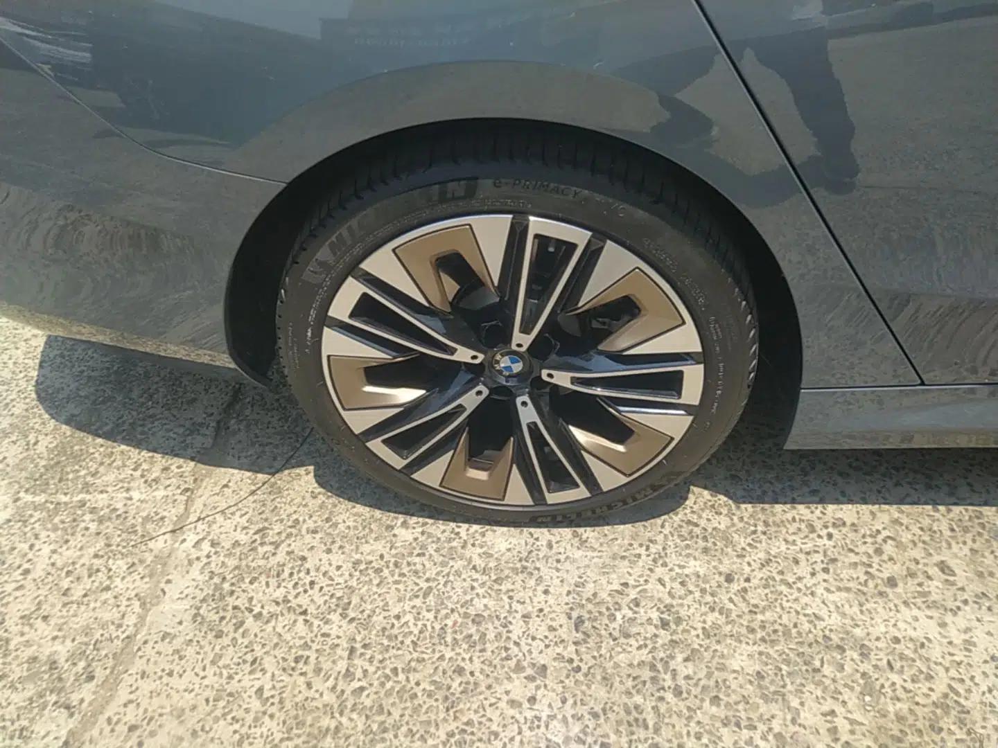 BMW 5 Series 2024 530Li Luxury Package Premium Edition — миниатюра 11