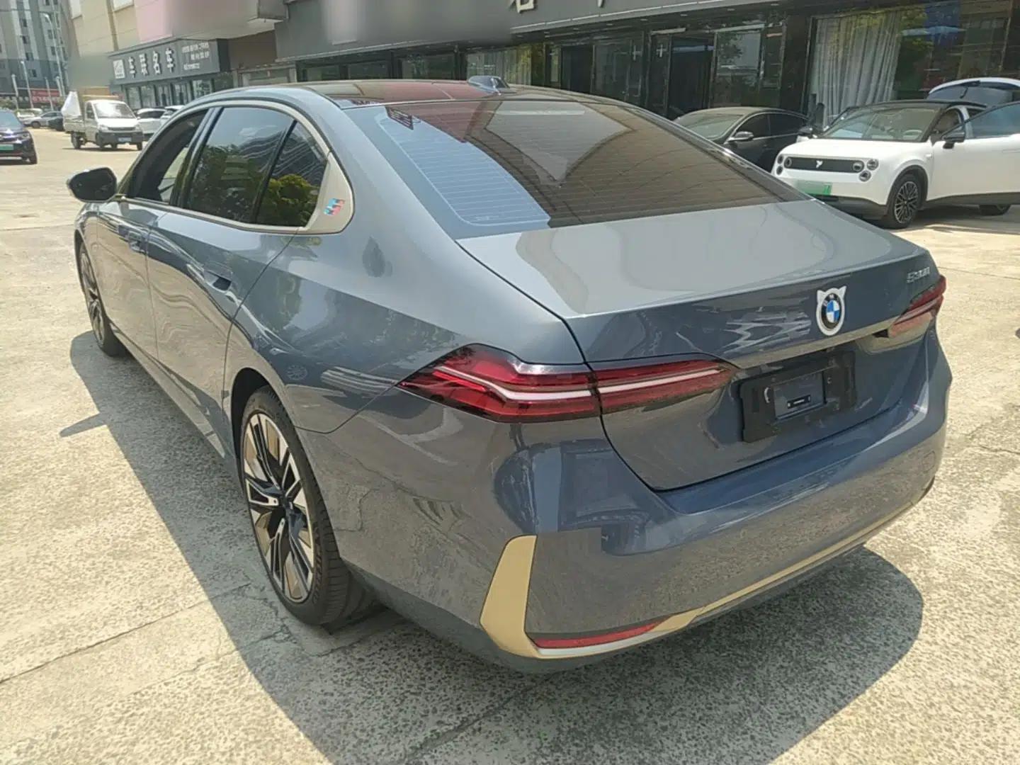 BMW 5 Series 2024 530Li Luxury Package Premium Edition — миниатюра 13