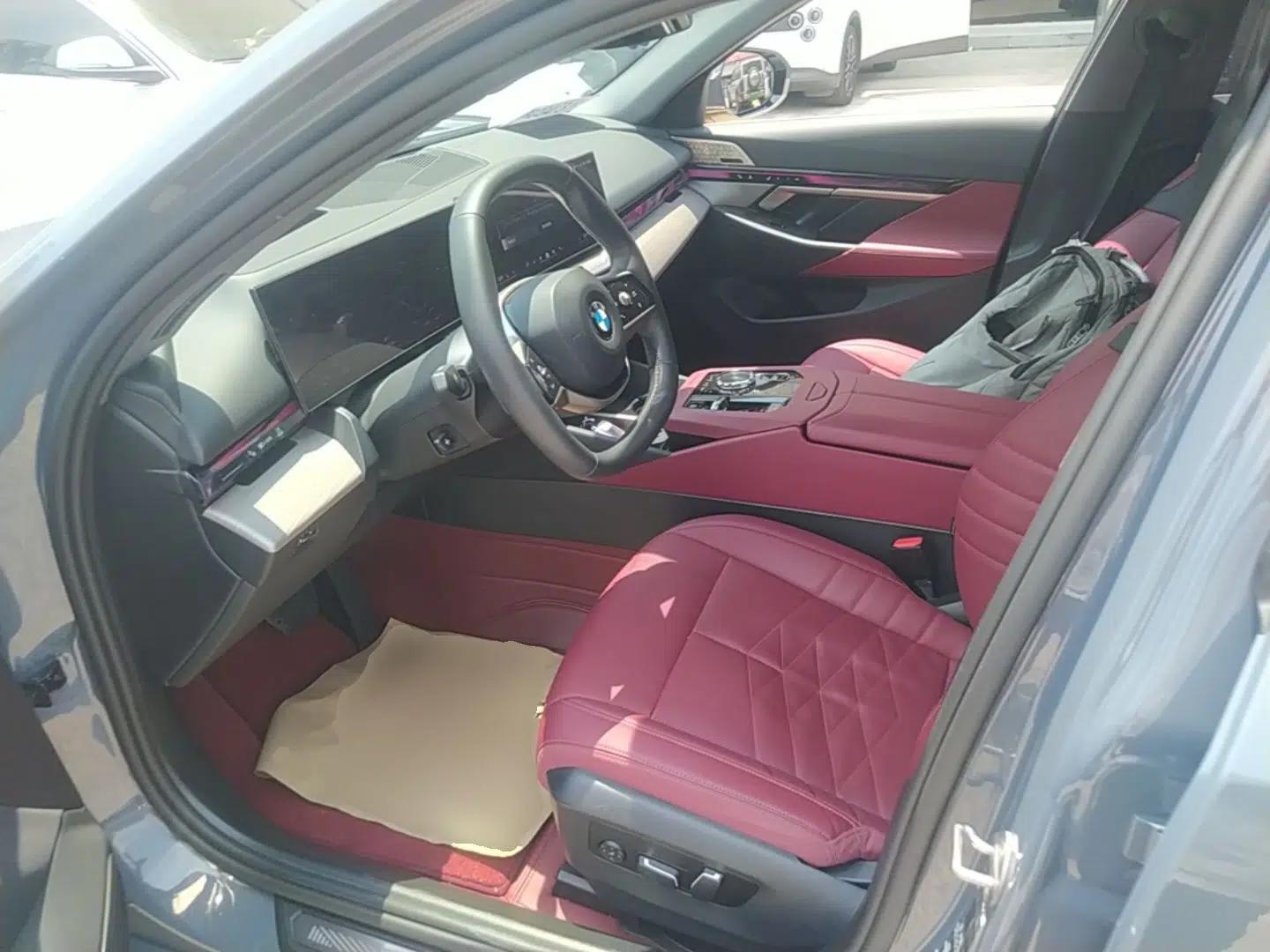 BMW 5 Series 2024 530Li Luxury Package Premium Edition — миниатюра 22