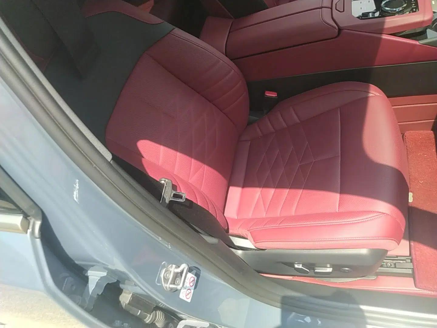 BMW 5 Series 2024 530Li Luxury Package Premium Edition — миниатюра 24
