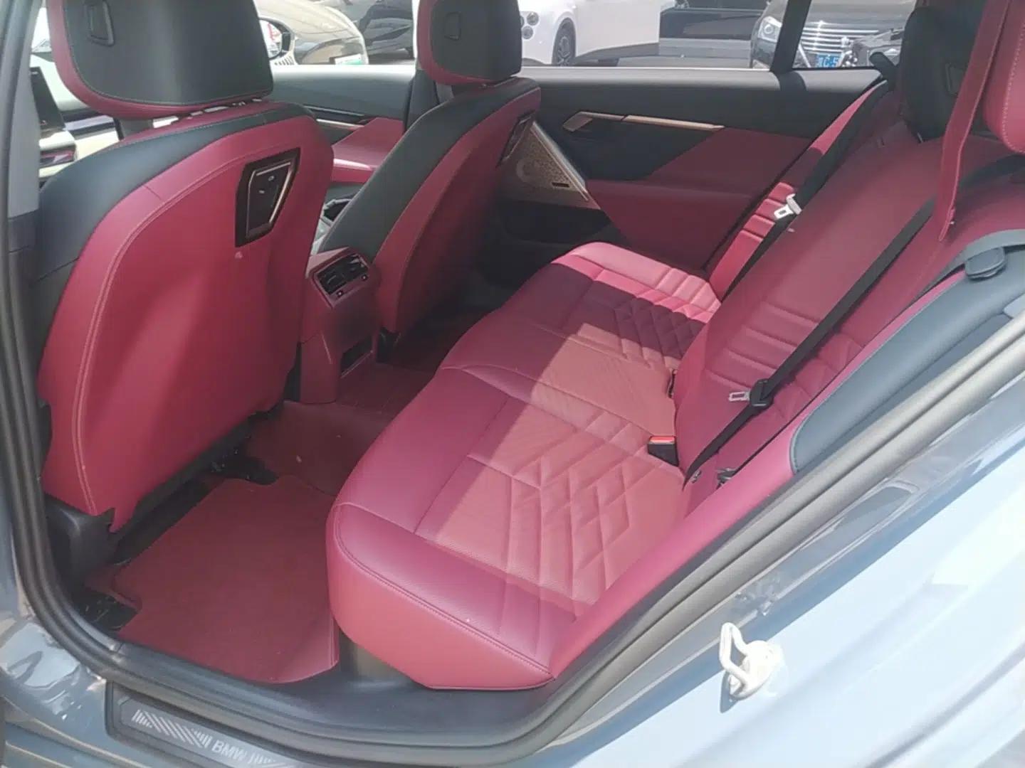 BMW 5 Series 2024 530Li Luxury Package Premium Edition — миниатюра 25