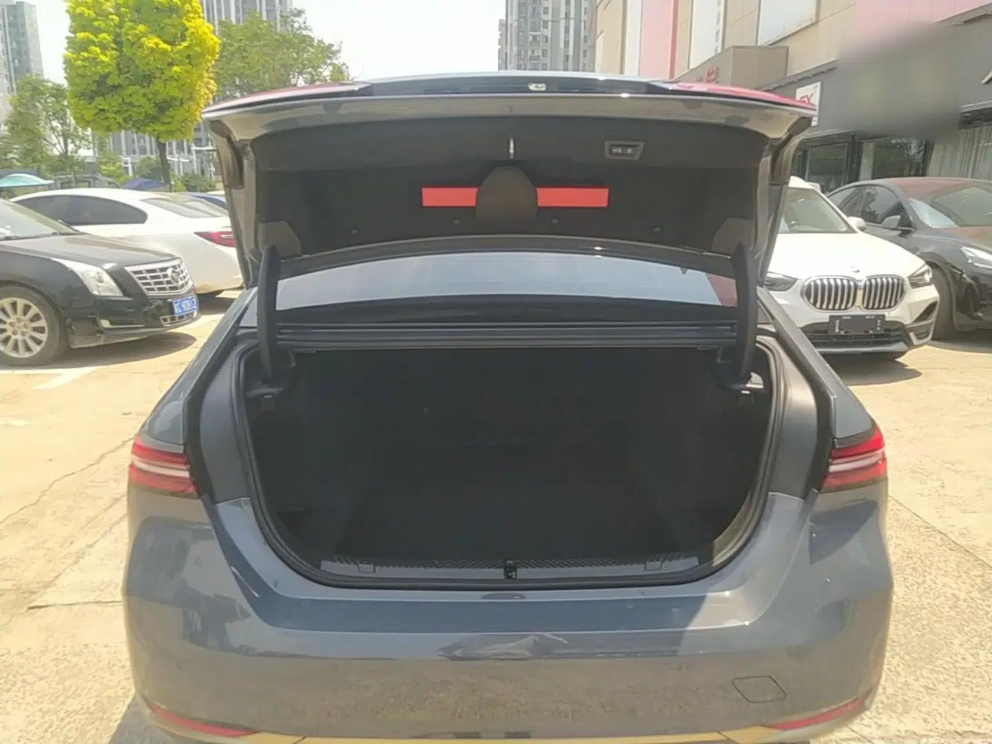 BMW 5 Series 2024 530Li Luxury Package Premium Edition — миниатюра 27