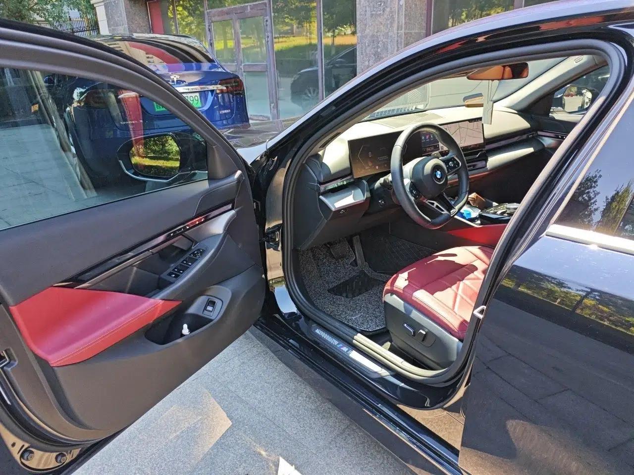 BMW 5 Series 2025 525Li M Sport Package — миниатюра 16