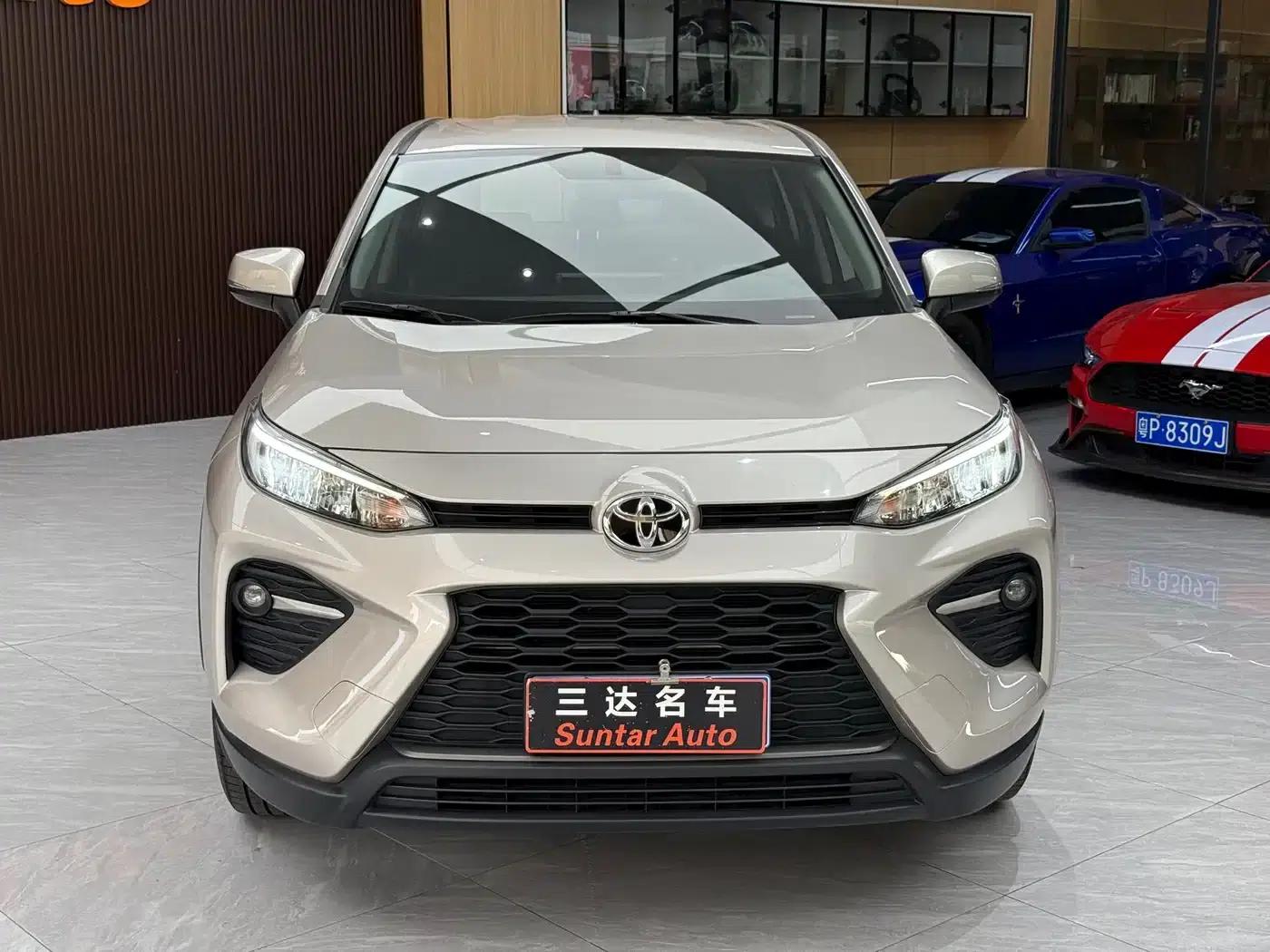 2024 Toyota RAV4 2.0L CVT 2WD Urban Edition — миниатюра 2
