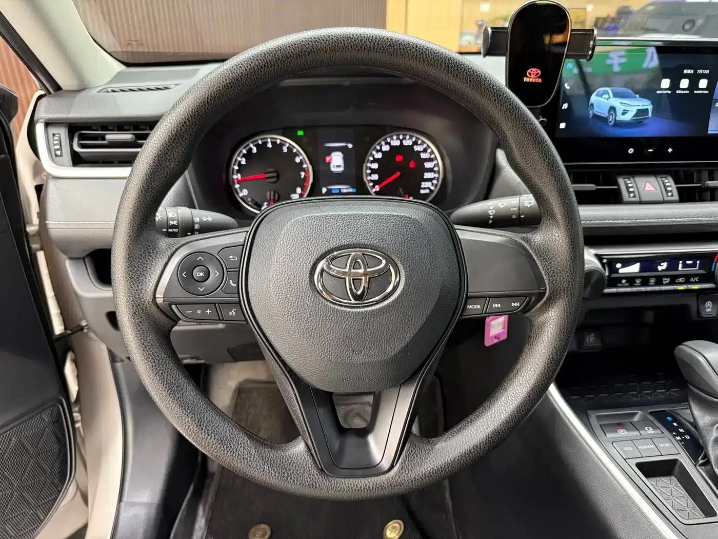 2024 Toyota RAV4 2.0L CVT 2WD Urban Edition — миниатюра 12