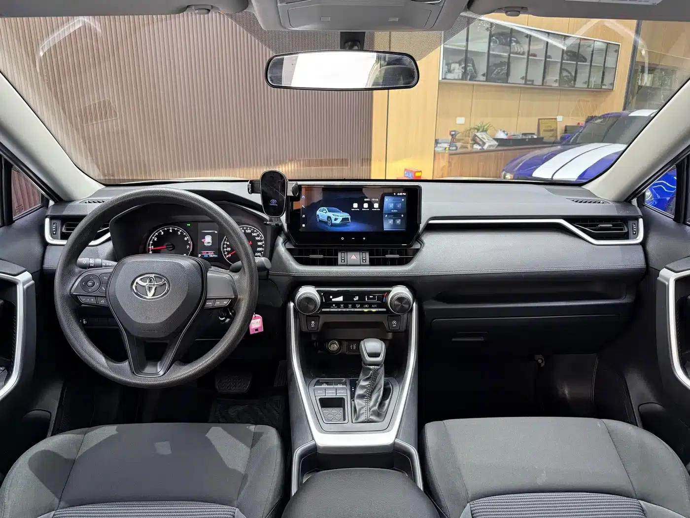 2024 Toyota RAV4 2.0L CVT 2WD Urban Edition — миниатюра 15