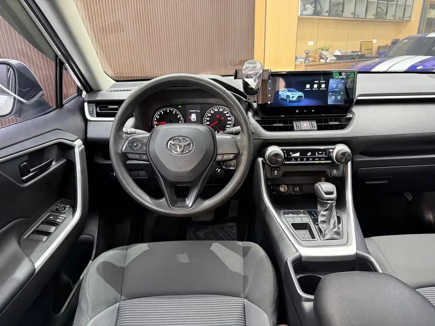 2024 Toyota RAV4 2.0L CVT 2WD Urban Edition — миниатюра 18