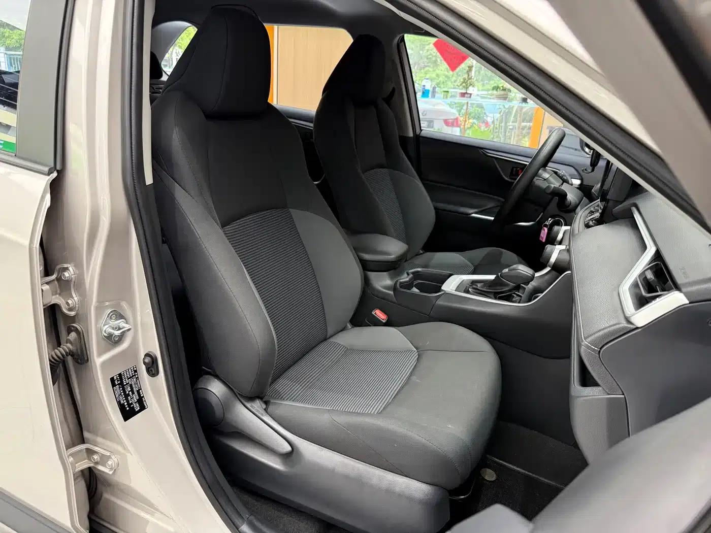 2024 Toyota RAV4 2.0L CVT 2WD Urban Edition — миниатюра 20