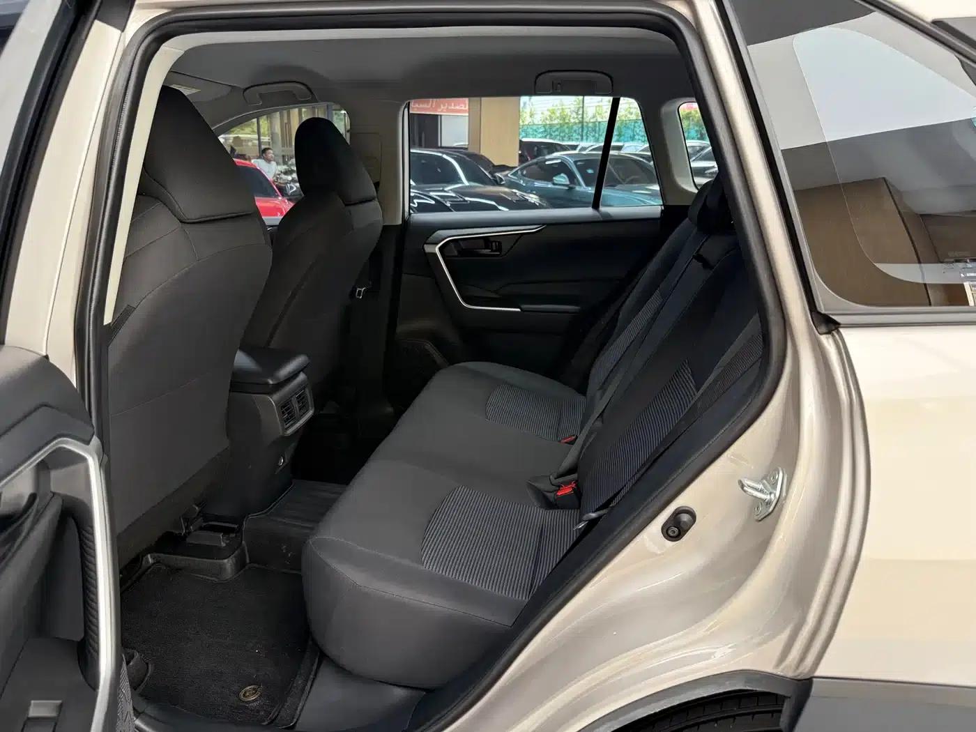 2024 Toyota RAV4 2.0L CVT 2WD Urban Edition — миниатюра 22