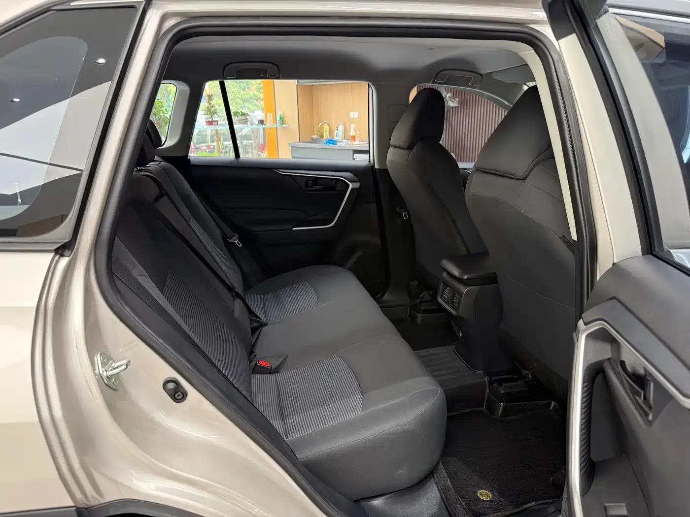 2024 Toyota RAV4 2.0L CVT 2WD Urban Edition — миниатюра 23