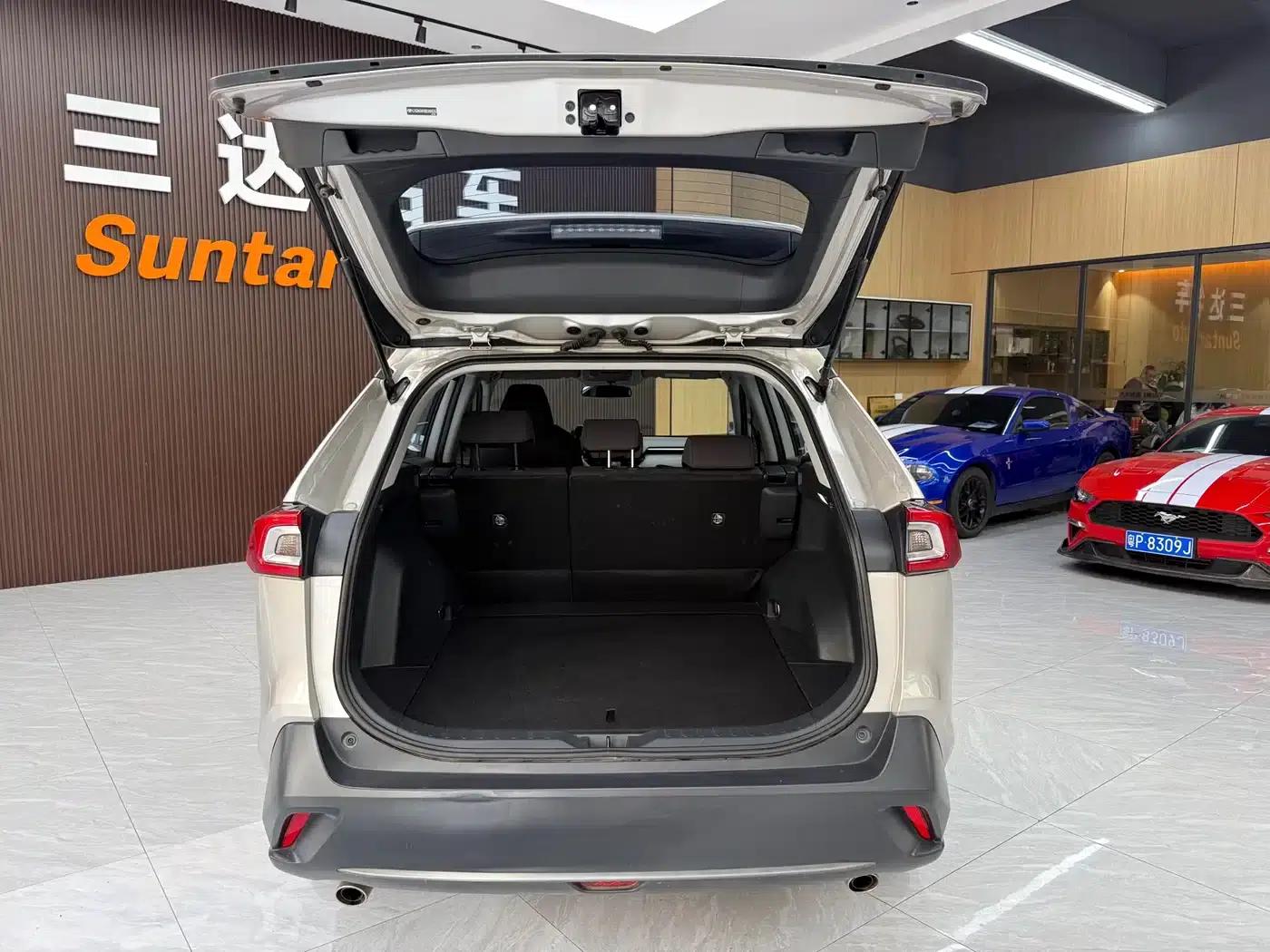 2024 Toyota RAV4 2.0L CVT 2WD Urban Edition — миниатюра 26