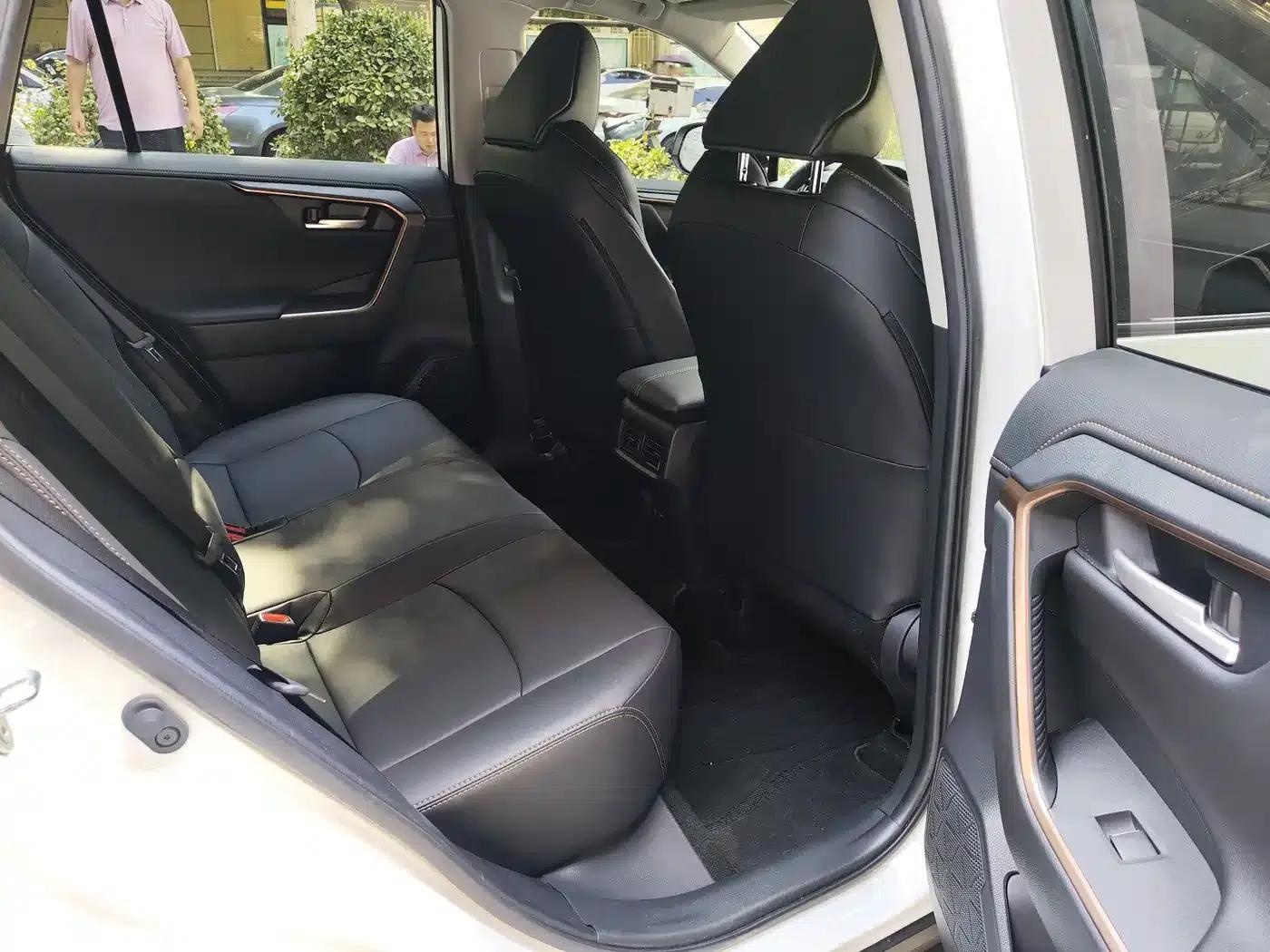 2024 Toyota RAV4 2.0L CVT 2WD Urban Edition — миниатюра 13