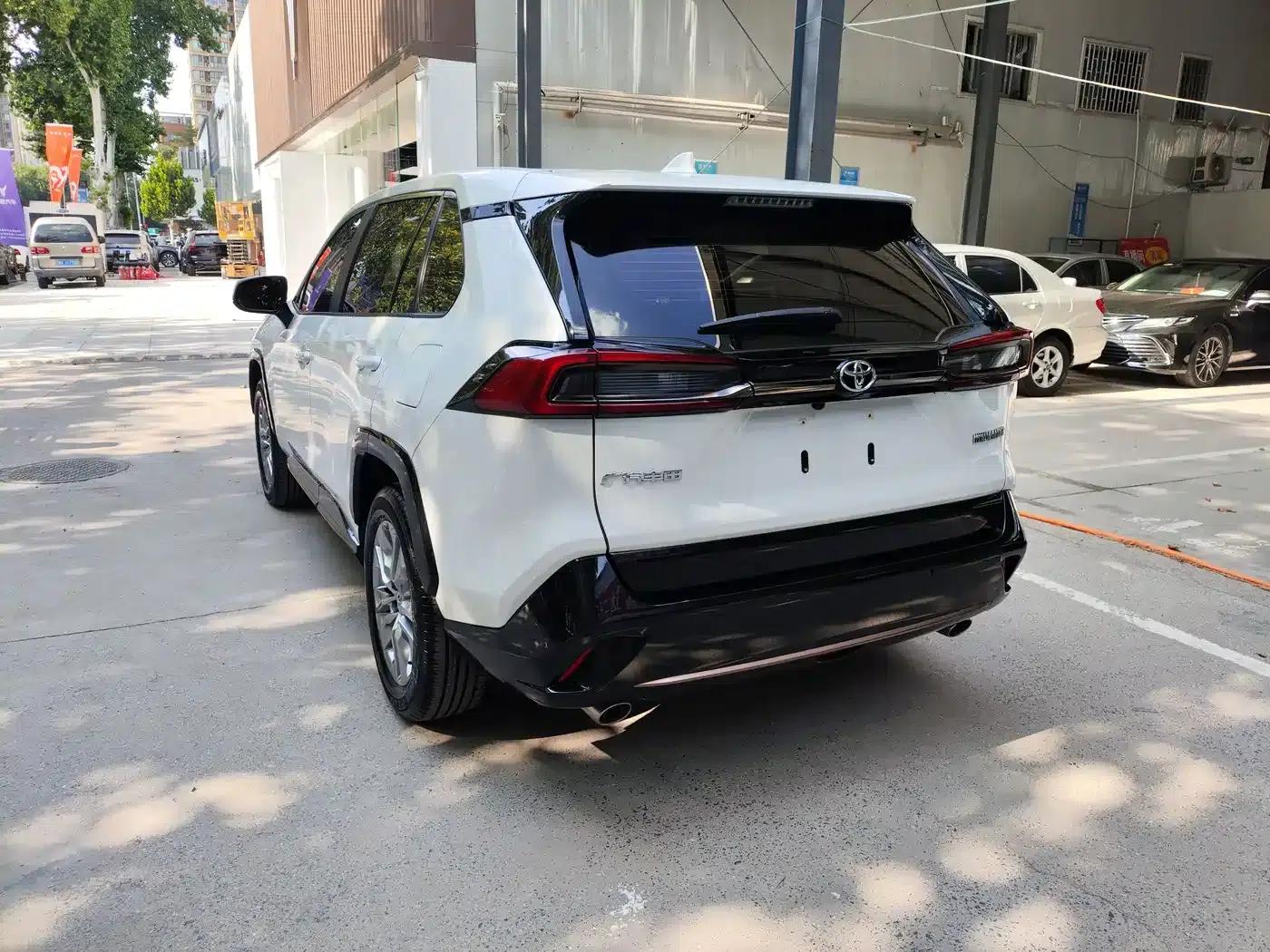 2024 Toyota RAV4 2.0L CVT 2WD Urban Edition — миниатюра 15