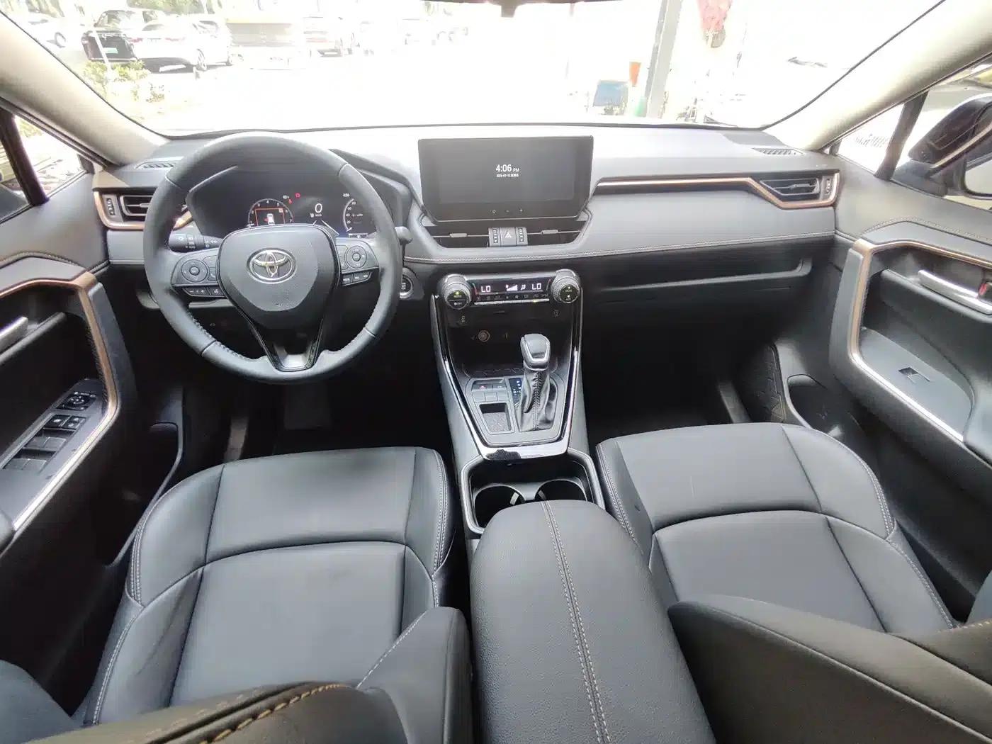 2024 Toyota RAV4 2.0L CVT 2WD Urban Edition — миниатюра 6