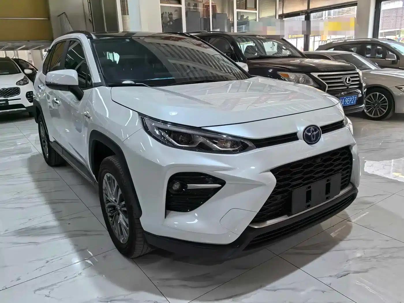 2023 Toyota RAV4 Hybrid 2.5L E-CVT 2WD Premium Edition — миниатюра 3