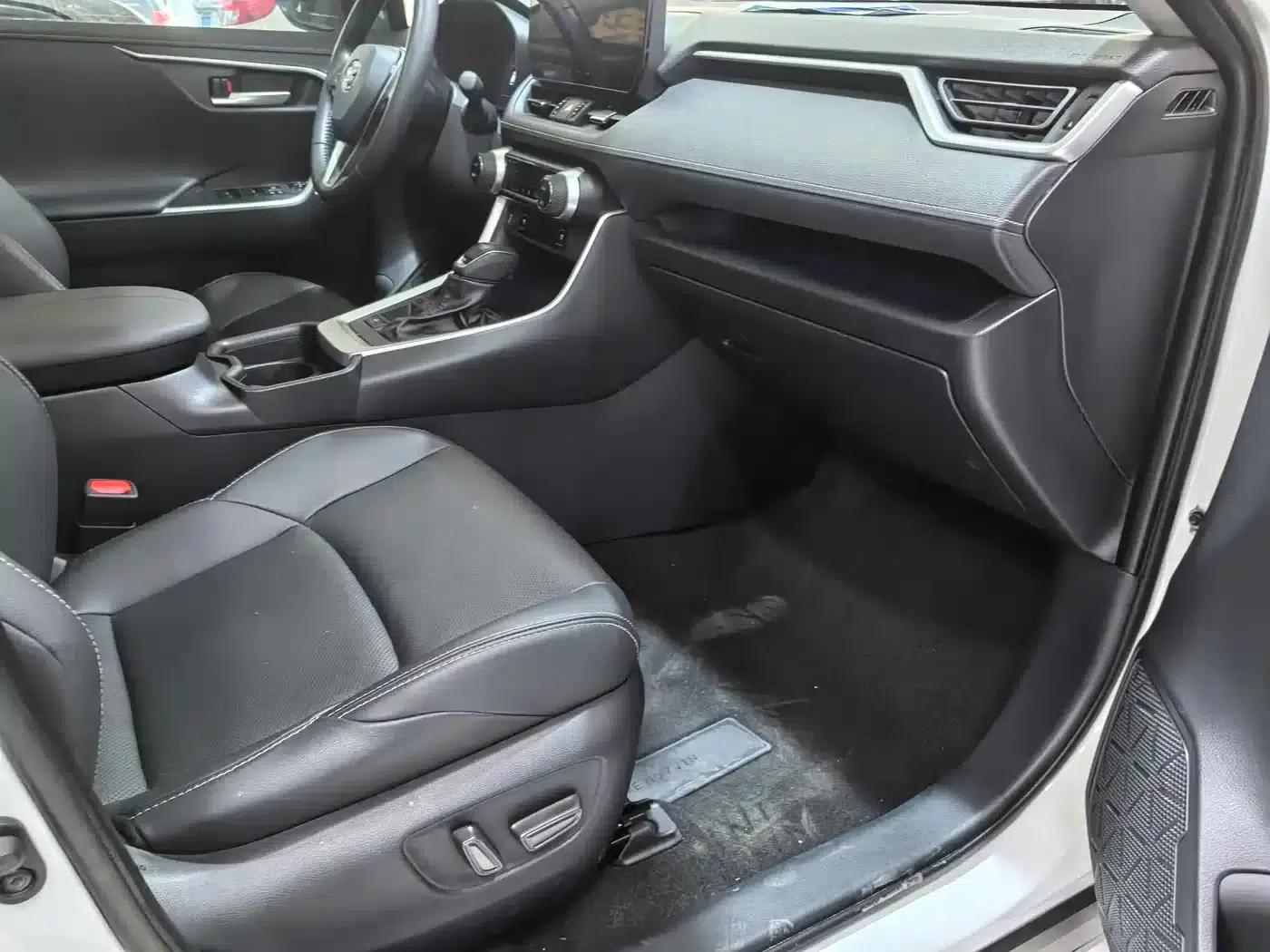 2023 Toyota RAV4 Hybrid 2.5L E-CVT 2WD Premium Edition — миниатюра 9