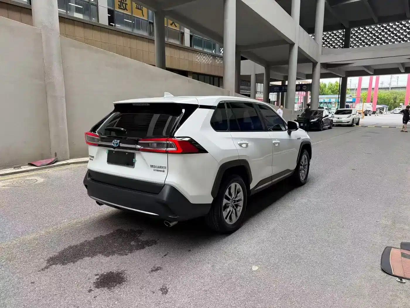 2022 Toyota RAV4 Hybrid 2.5L E-CVT AWD Luxury Edition — миниатюра 6