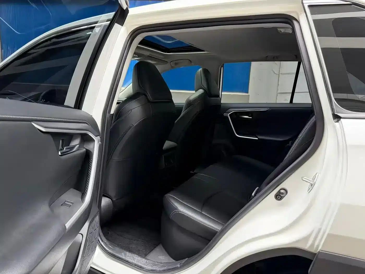 2022 Toyota RAV4 Hybrid 2.5L E-CVT AWD Luxury Edition — миниатюра 8