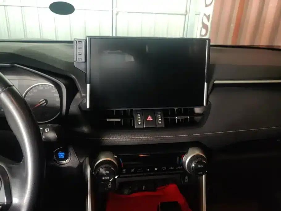 2020 Toyota RAV4 2.0L CVT 2WD Luxury Edition — миниатюра 13