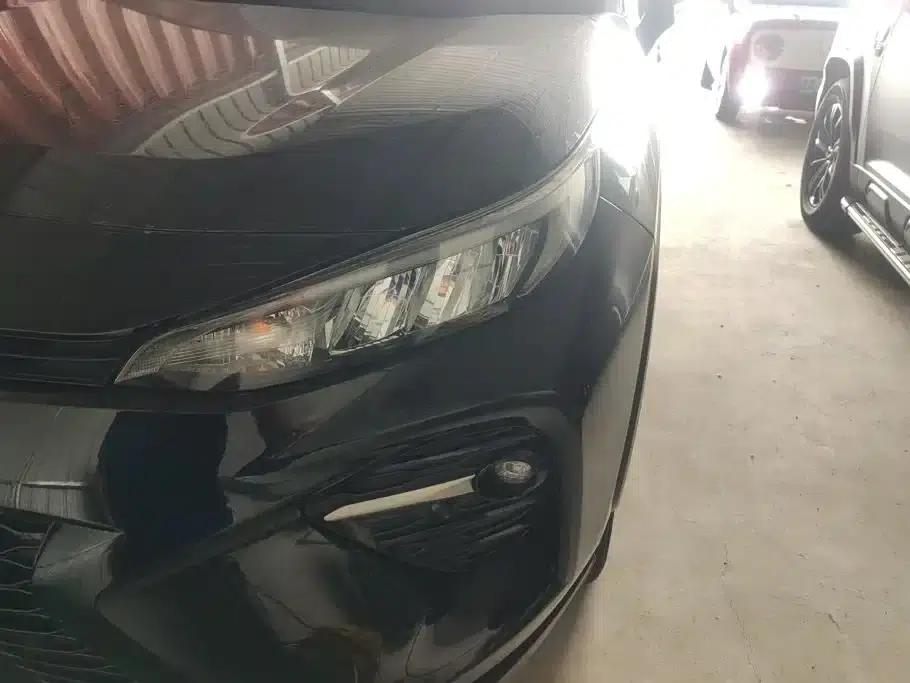2020 Toyota RAV4 2.0L CVT 2WD Luxury Edition — миниатюра 5