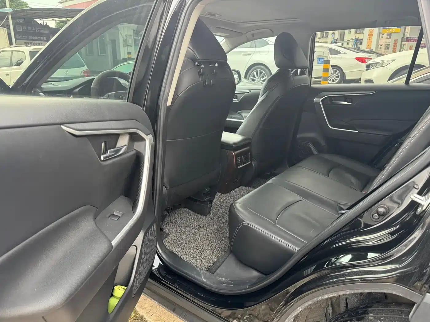 2021 Toyota RAV4 2.0L CVT 4WD Luxury Edition — миниатюра 8