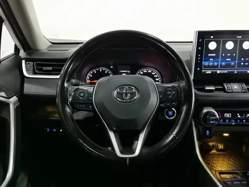 2022 Toyota RAV4 2.0L CVT 2WD Luxury Edition — миниатюра 11