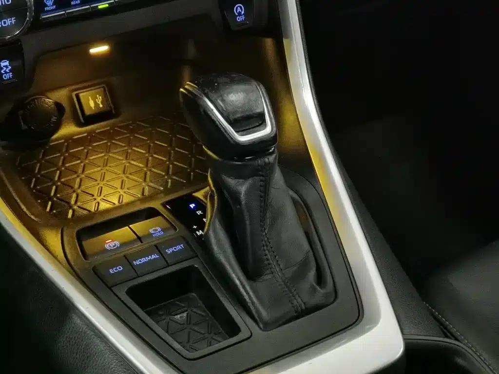 2022 Toyota RAV4 2.0L CVT 2WD Luxury Edition — миниатюра 13