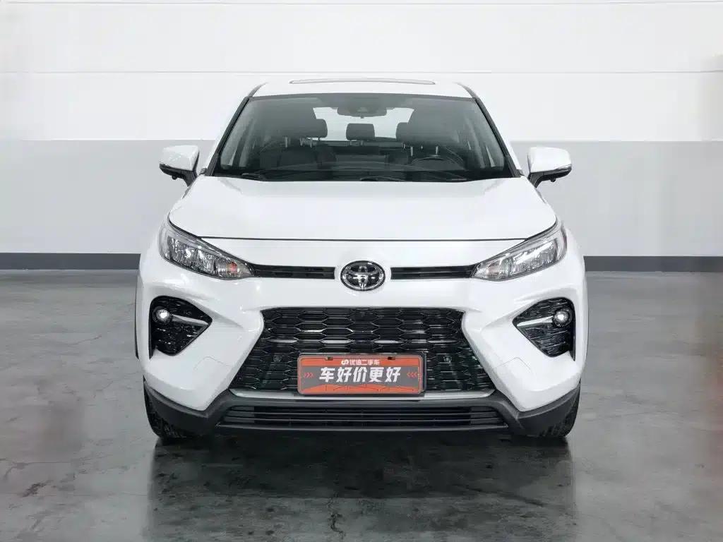2022 Toyota RAV4 2.0L CVT 2WD Luxury Edition — миниатюра 3