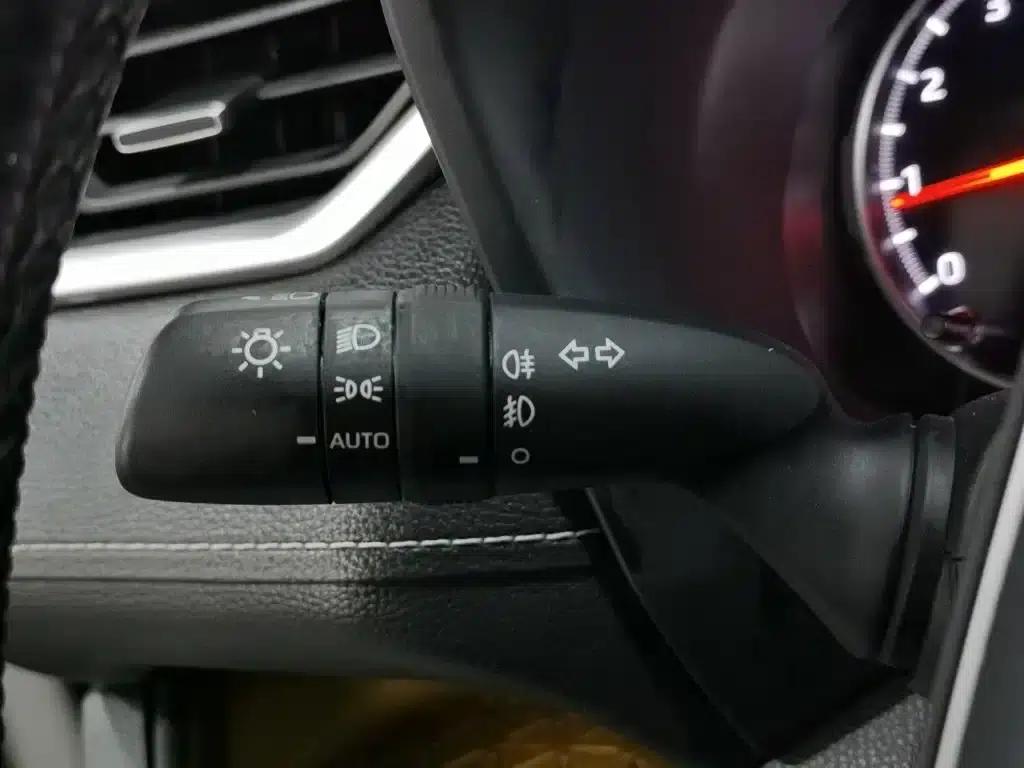 2022 Toyota RAV4 2.0L CVT 2WD Luxury Edition — миниатюра 21