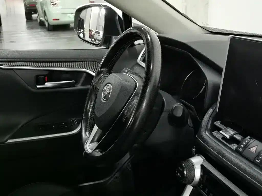 2022 Toyota RAV4 2.0L CVT 2WD Luxury Edition — миниатюра 22