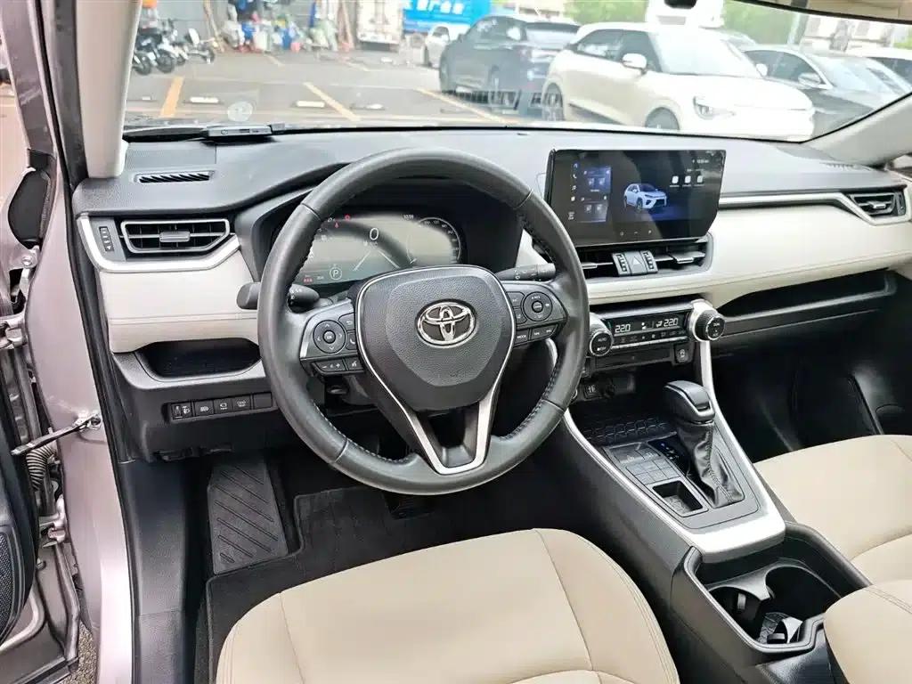 2022 Toyota RAV4 2.0L CVT 4WD Luxury PLUS Edition — миниатюра 12