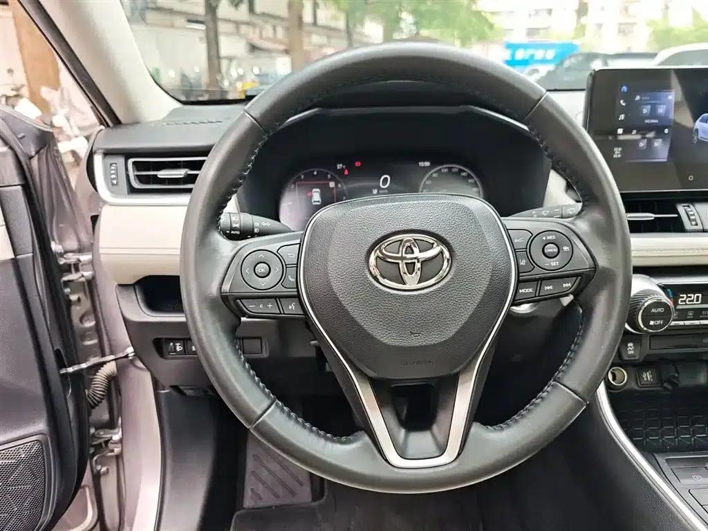 2022 Toyota RAV4 2.0L CVT 4WD Luxury PLUS Edition — миниатюра 13