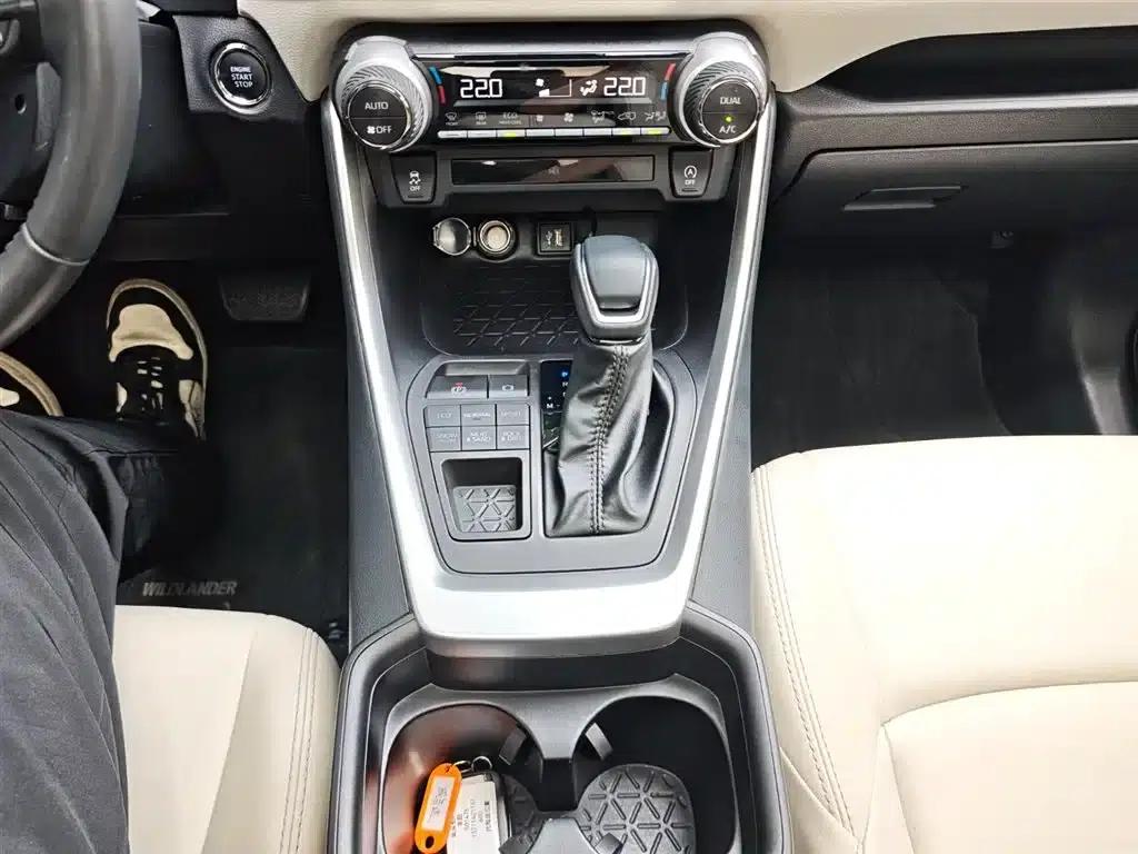2022 Toyota RAV4 2.0L CVT 4WD Luxury PLUS Edition — миниатюра 16