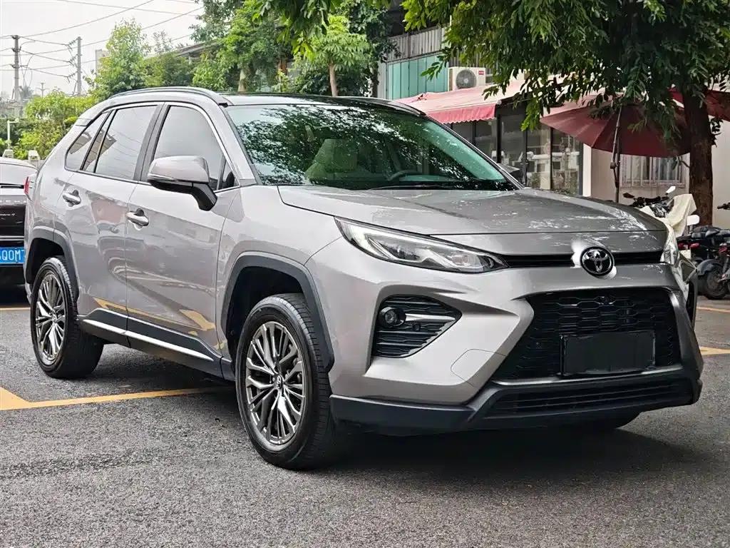 2022 Toyota RAV4 2.0L CVT 4WD Luxury PLUS Edition — миниатюра 3