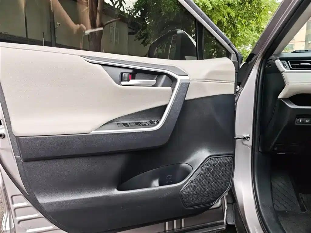 2022 Toyota RAV4 2.0L CVT 4WD Luxury PLUS Edition — миниатюра 22