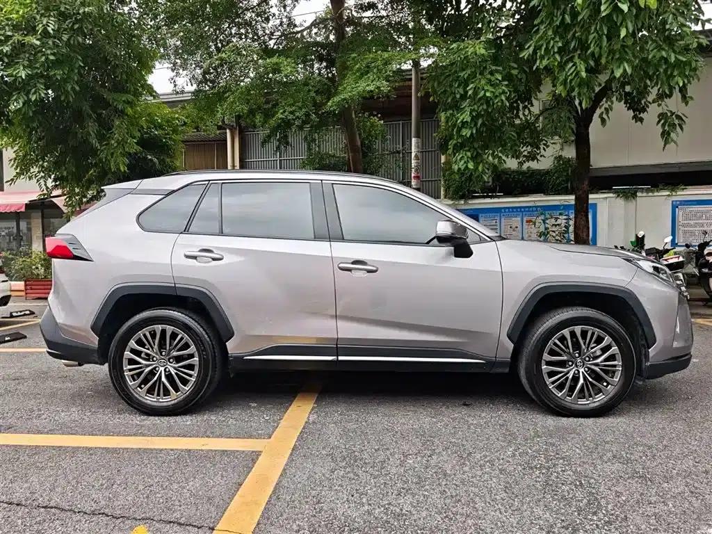 2022 Toyota RAV4 2.0L CVT 4WD Luxury PLUS Edition — миниатюра 4